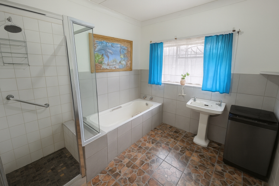 4 Bedroom Property for Sale in Fleurdal Free State